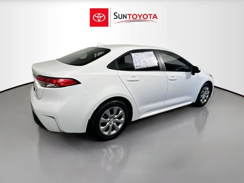 Used 2025 Toyota Corolla LE image 4