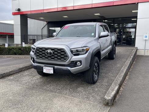 Certified 2023 Toyota Tacoma TRD Off-Road w/ Technology Package AWD/4WD image 4