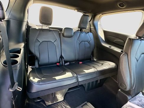 New 2026 Chrysler Pacifica Select image 26