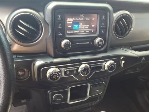 Used 2021 Jeep Wrangler Sport AWD/4WD image 9