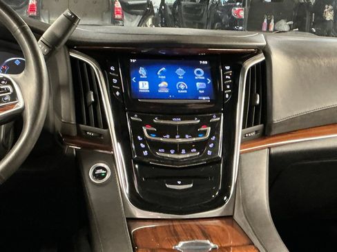 Used 2015 Cadillac Escalade Luxury AWD/4WD image 19