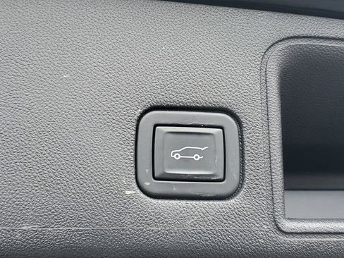 Certified 2023 GMC Terrain SLE w/ Driver Convenience Package FWD image 8