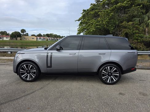Used 2023 Land Rover Range Rover SE image 7