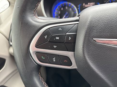 Used 2017 Chrysler Pacifica Touring-L image 13