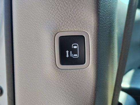 Used 2019 Chrysler Pacifica Touring-L FWD image 15