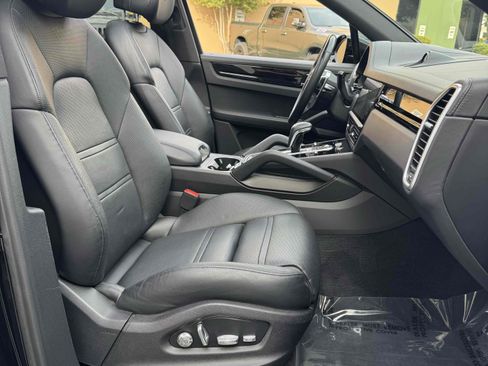 Used 2019 Porsche Cayenne S image 93