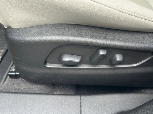 Used 2023 Cadillac XT4 Luxury w/ Cold Weather Package image 13