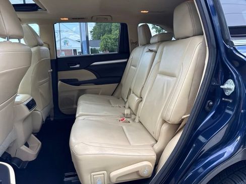 Used 2014 Toyota Highlander XLE AWD/4WD image 11