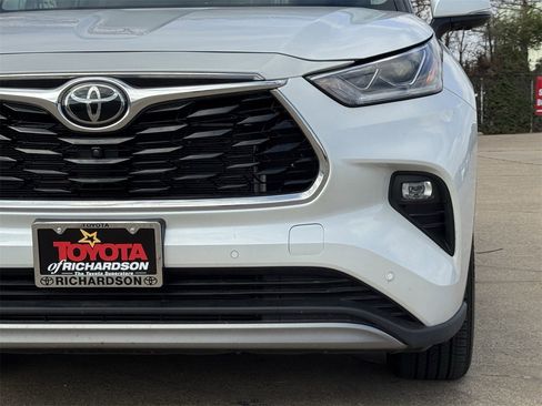 Used 2024 Toyota Highlander Platinum image 8