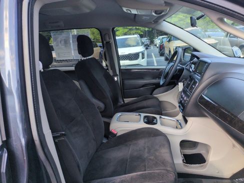 Used 2013 Dodge Grand Caravan SXT FWD image 29