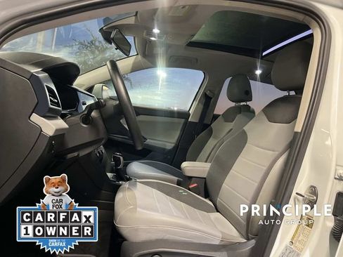 Certified 2022 Volkswagen Taos SE w/ Panoramic Sunroof Package image 15