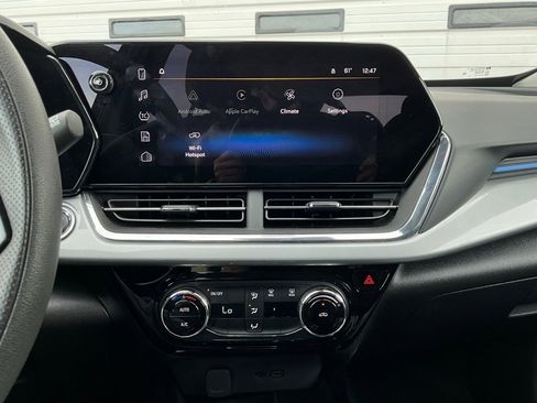 Used 2025 Chevrolet Trax LT image 24