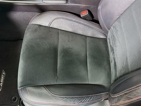 Used 2015 Toyota Camry XSE image 17