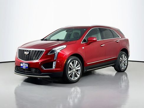 Used 2022 Cadillac XT5 Premium Luxury w/ Technology Package AWD/4WD image 3