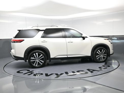 Used 2023 Nissan Pathfinder Platinum AWD/4WD image 10