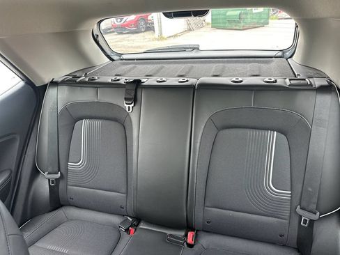 Used 2023 Hyundai Venue Limited w/ Cargo Package FWD image 18