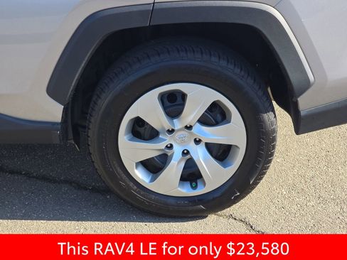 Used 2022 Toyota RAV4 LE image 37