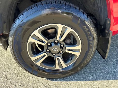 Used 2016 Toyota Tacoma TRD Sport w/ Towing Package AWD/4WD image 11