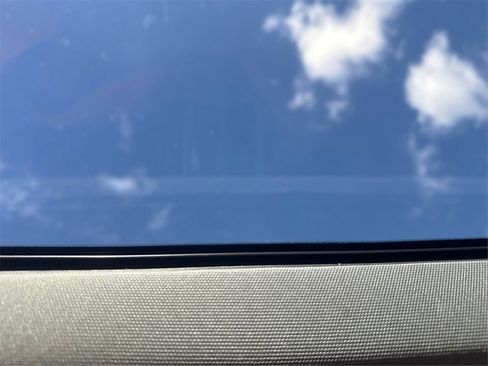 Certified 2022 Ford Explorer XLT w/ Equipment Group 202A image 21