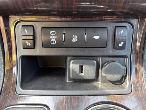 Used 2016 Chevrolet Traverse LT w/ Style and Technology Package FWD image 6