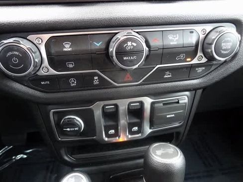 Used 2024 Jeep Wrangler Sport S image 28