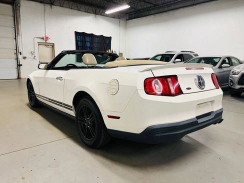 Used 2010 Ford Mustang Convertible RWD image 5