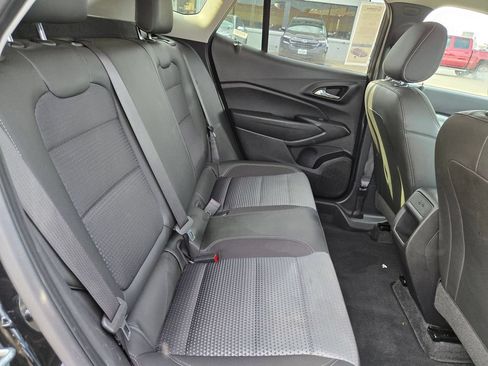 Used 2025 Chevrolet Trax LT w/ LT Convenience Package FWD image 31