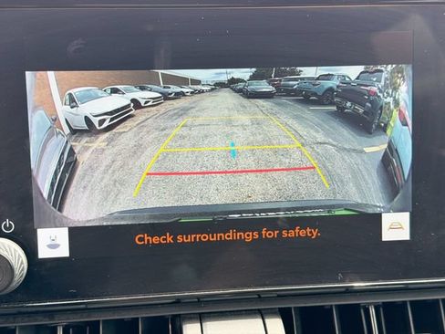 Used 2024 Toyota RAV4 XLE FWD image 24