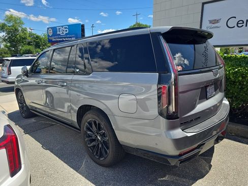 Used 2023 Cadillac Escalade ESV Sport Platinum w/ LPO, ONYX Package AWD/4WD image 3