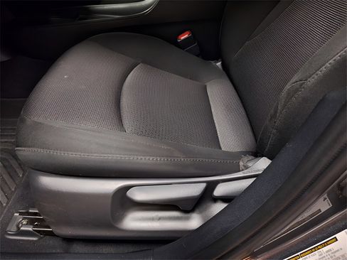 Used 2022 Toyota Prius LE image 27