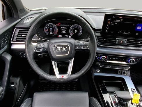 Used 2025 Audi Q5 2.0T Premium Plus w/ Premium Plus Package AWD/4WD image 6