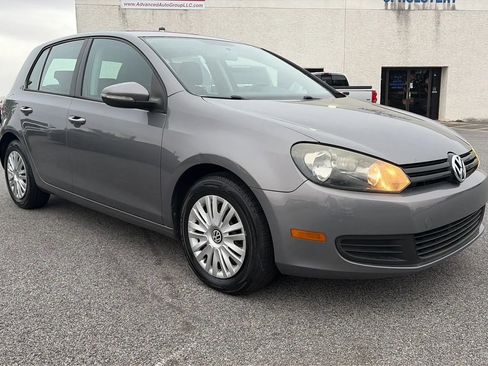 Used 2010 Volkswagen Golf 4-Door image 2