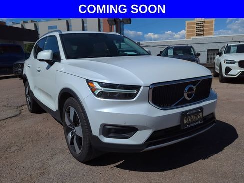 Used 2021 Volvo XC40 T5 Momentum w/ Premium Package AWD/4WD image 1