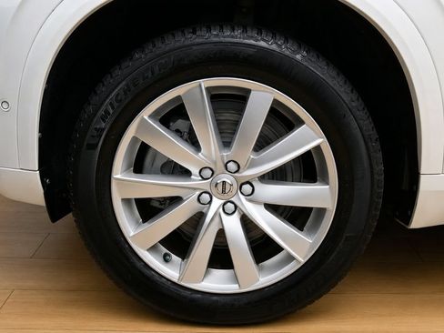 Used 2018 Volvo XC90 T6 Momentum w/ Convenience Package AWD/4WD image 12