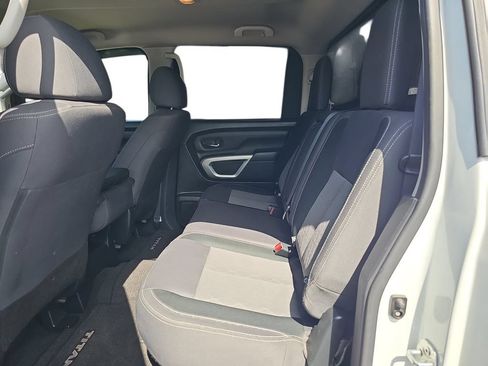 Used 2022 Nissan Titan SV RWD image 14