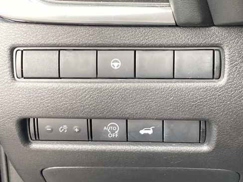 Used 2024 Nissan Rogue SV AWD/4WD image 17