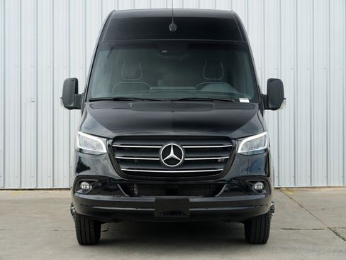 Used 2023 Mercedes-Benz Sprinter 3500 image 7