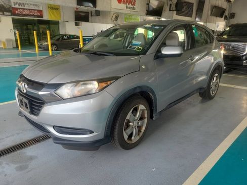 Used 2018 Honda HR-V LX image 1