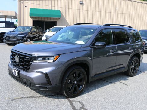 Used 2025 Honda Pilot Black Edition image 1