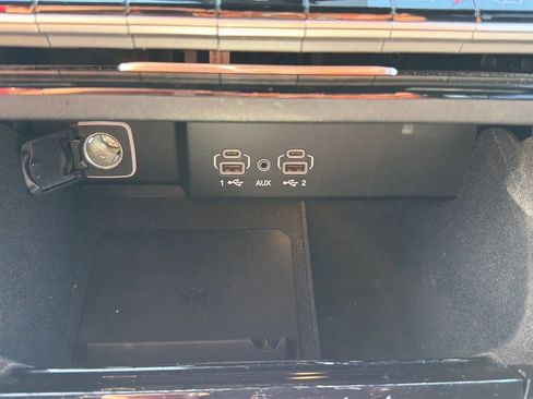 Used 2023 Jeep Wagoneer L Series II AWD/4WD image 19