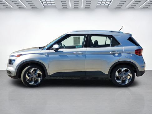 Certified 2025 Hyundai Venue SEL FWD image 14