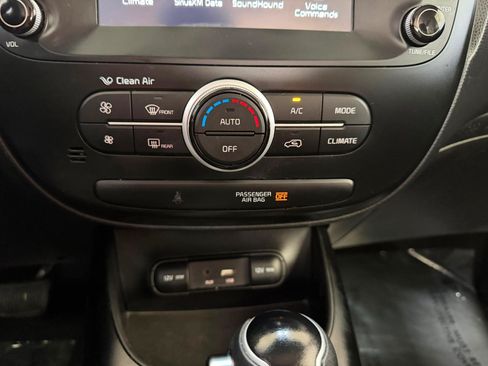 Used 2019 Kia Soul + FWD image 38