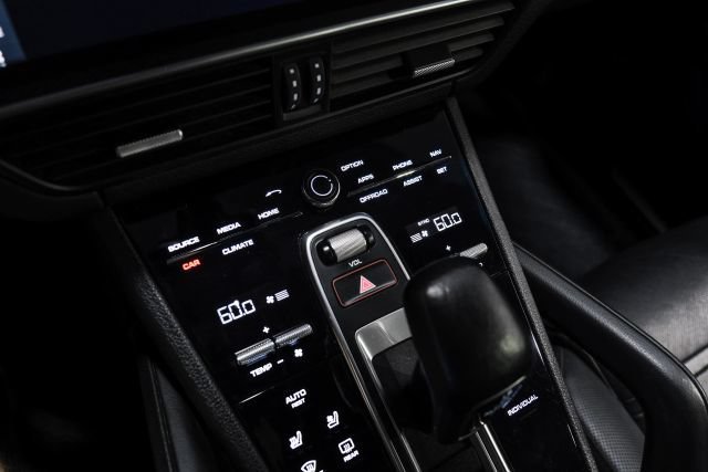 Used 2019 Porsche Cayenne AWD/4WD image 26