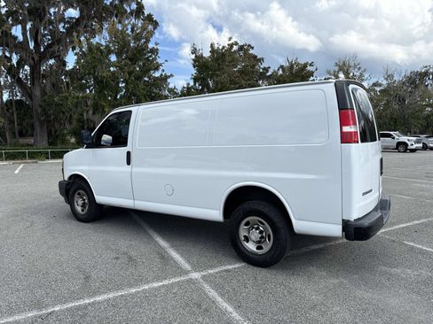Used 2018 Chevrolet Express 2500 image 5