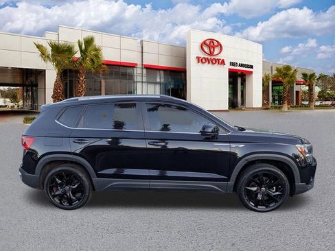 Used 2022 Volkswagen Taos SE image 3