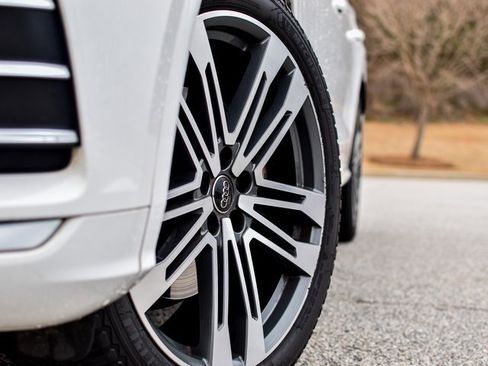 Used 2019 Audi SQ5 Premium Plus w/ Premium Plus Package image 5