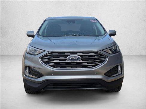 Used 2024 Ford Edge Titanium image 2
