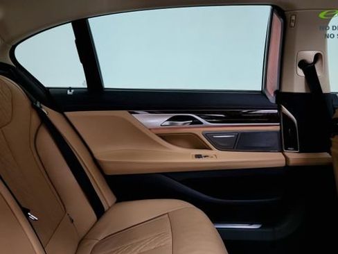 Used 2021 BMW 750i xDrive w/ Executive Package AWD/4WD image 39