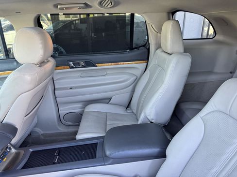 Used 2012 Lincoln MKT AWD image 36