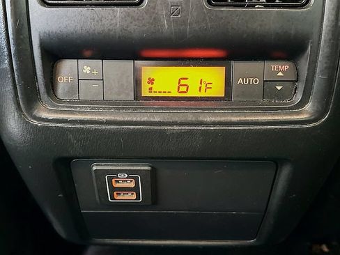 Used 2018 Nissan Pathfinder SV AWD/4WD image 23